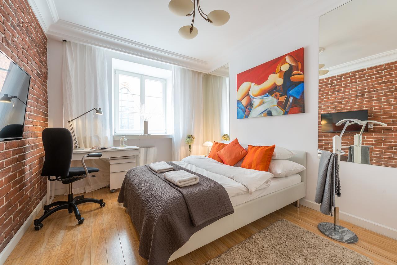 P&O Serviced Apartments Swietojanska Warsaw Exterior photo